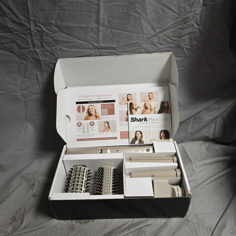 SHARK FLEXSTYLE AIR STYLING & DRYING SYSTEM – BOXED (4-IN-1)
