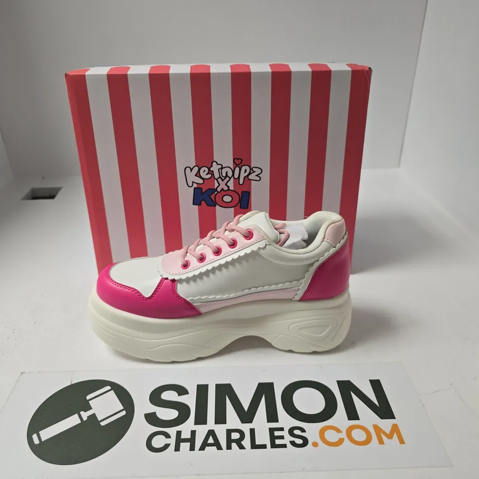 BOXED KETNIPZ X KOI WOMEN'S PINK & WHITE PLATFORM SNEAKERS – BOXED - US 10