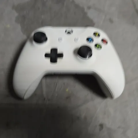 XBOX WIRELESS CONTROLLER (WHITE) – XBOX ONE