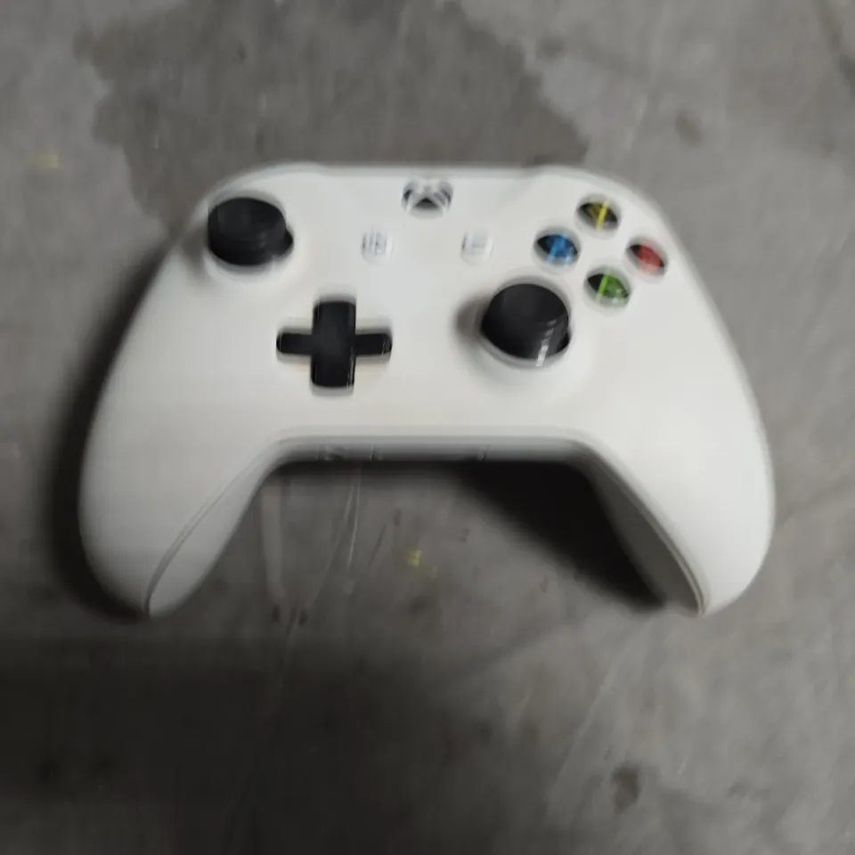 XBOX WIRELESS CONTROLLER (WHITE) – XBOX ONE