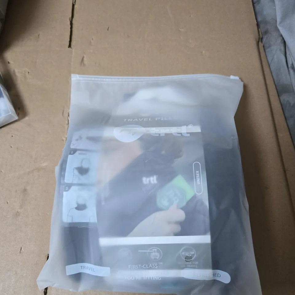 BOX OF APPROXIMATELY 15 ASSORTED HOUSEHOLD ITEMS INCLUDING YOGA BLOCKS , PASSPORT COVER AND TRAVEL PILLOW 