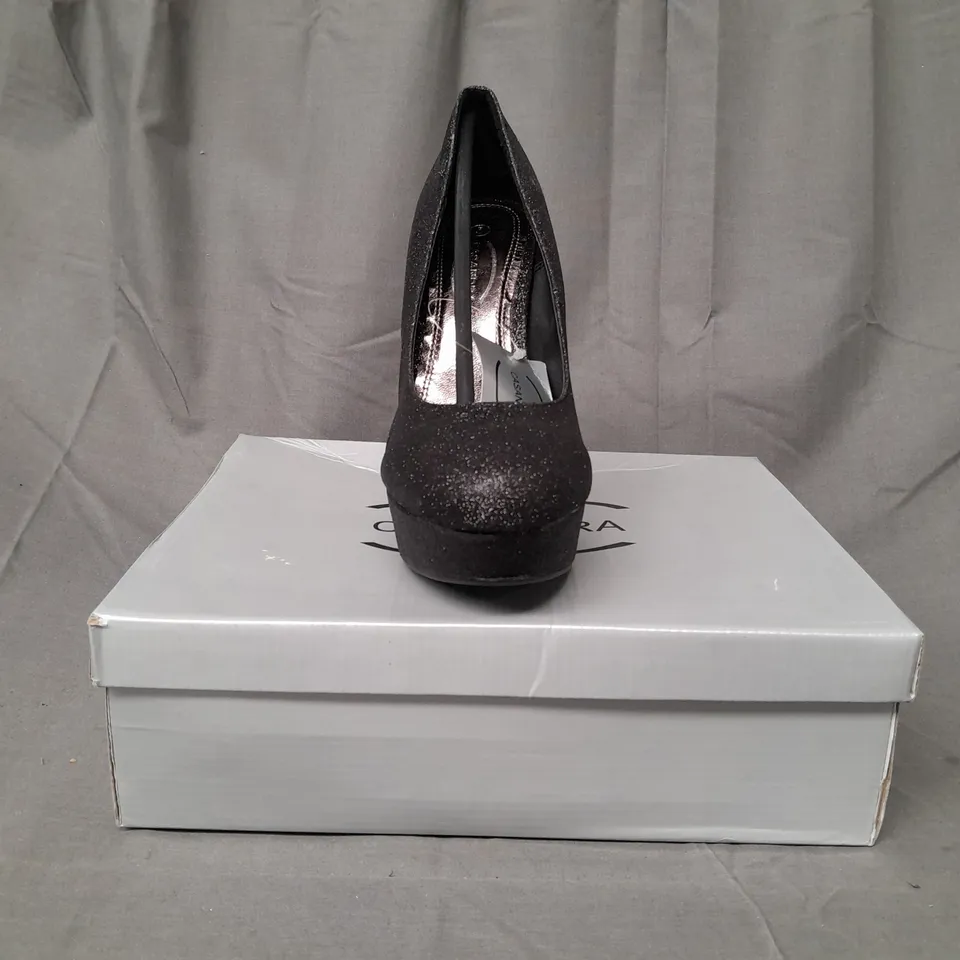 BOX OF APPROXIMATELY 8 PAIRS OF CASANDRA CLOSED TOE HIGH HEEL SHOES IN BLACK W. GLITTER EFFECT - VARIOUS SIZES