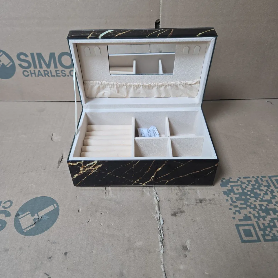 MARBLE-EFFECT JEWELLERY BOX WITH MIRROR AND COMPARTMENTS. BOXED