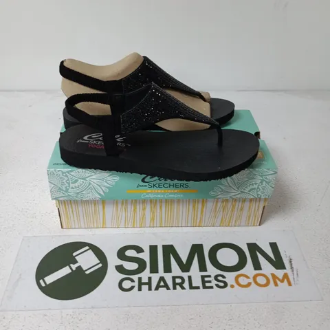 BOXED PAIR OF SKECHERS CALI SANDALS IN BLACK - UK 6