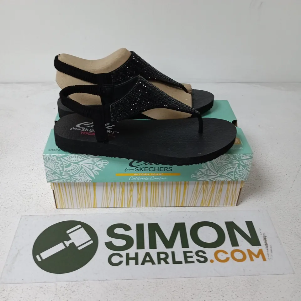 BOXED PAIR OF SKECHERS CALI SANDALS IN BLACK - UK 6