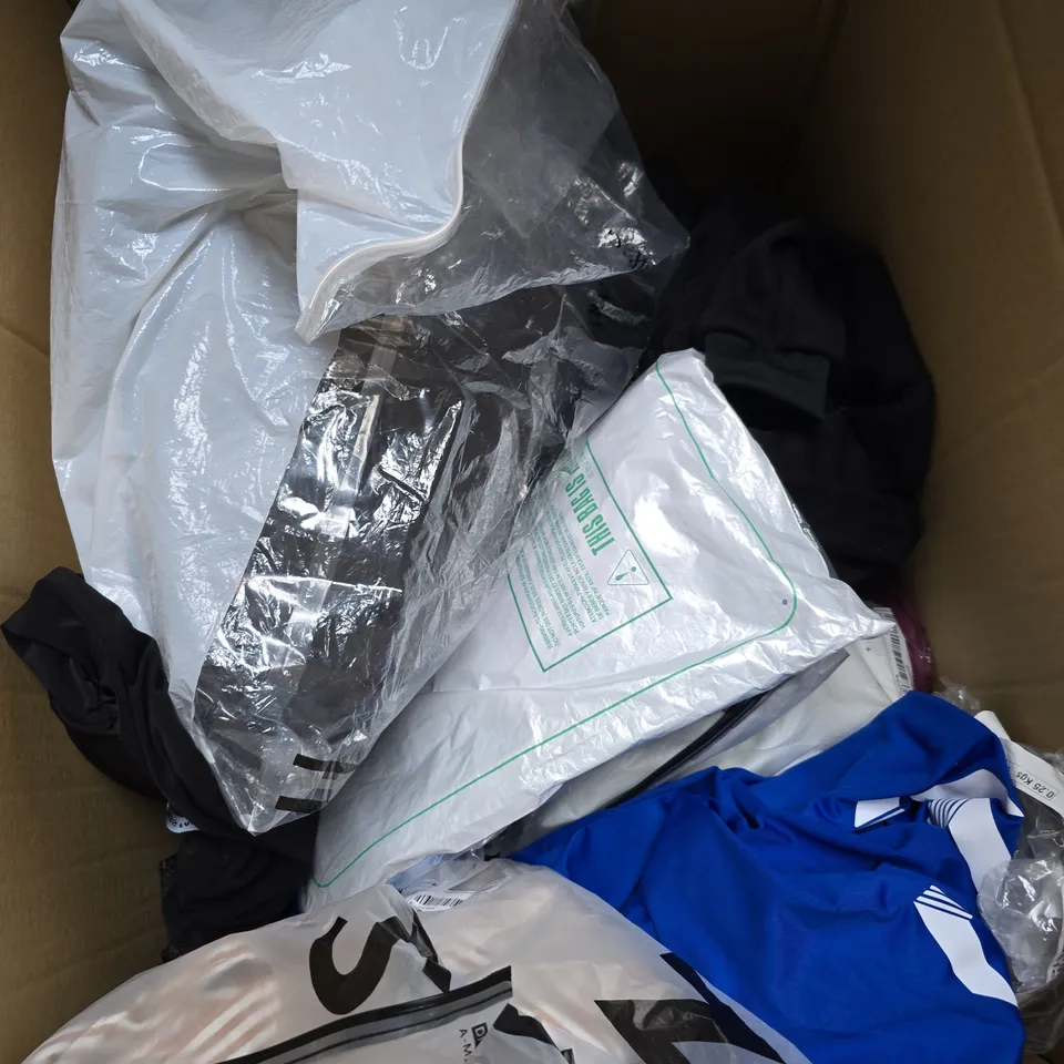 BOX OF APPROXIMATELY 20 ASSORTED CLOTHING ITEMS TO INCLUDE JACKET, HOODIE, TOPS, ETC
