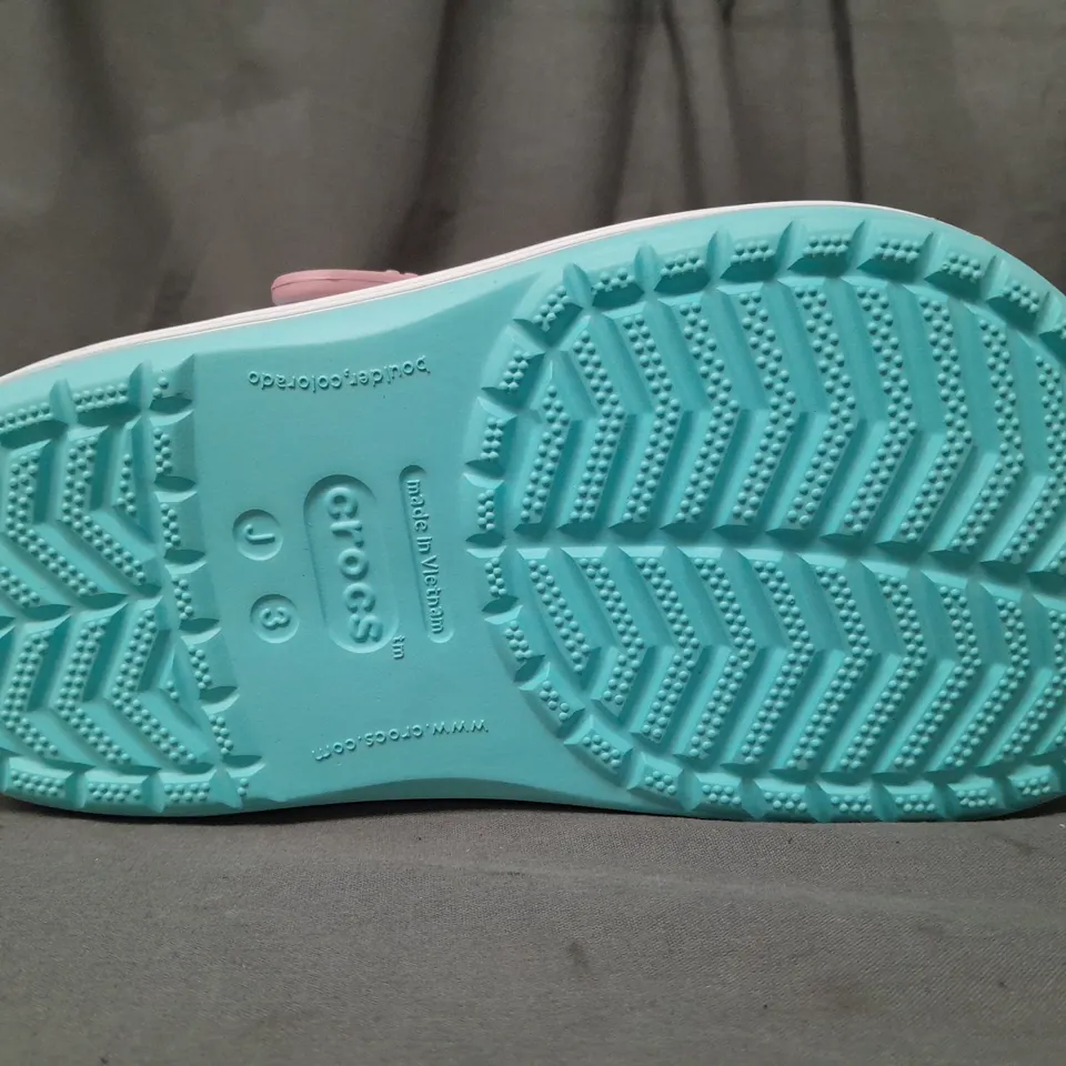 PAIR OF CROCS CROCBAND KIDS CLOGS IN BLUE/PINK UK SIZE J3