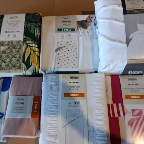 LOT OF APPROXIMATELY 20 ASSORTED BEDDING AND SOFT FURNISHING  ITEMS TO DUVETS SETS, SHOWER CURTAINS AND TOWELS