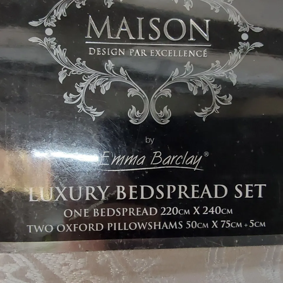 BAGGED MAISON DUTCHESS LUXURY BEDSPREAD SET (1 ITEM)