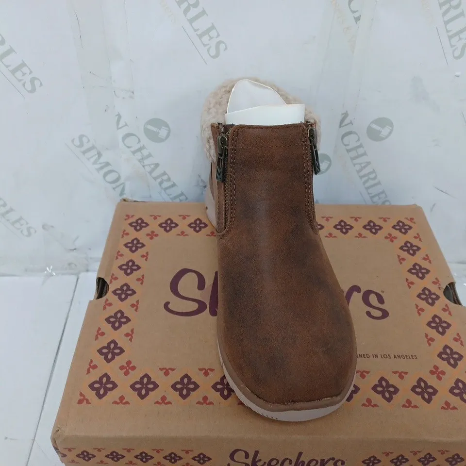 BOXED PAIR OF SKECHERS EASY GOING WATER RESISTANT BOOTS IN BROWN SIZE 5