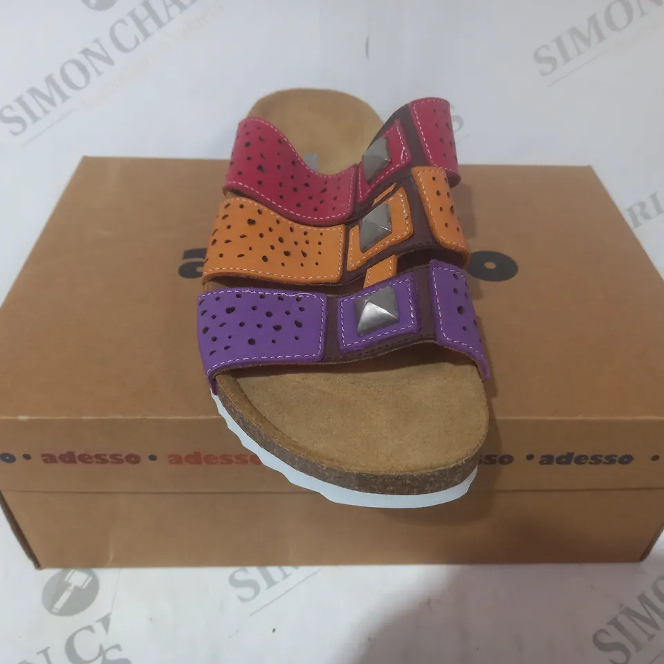 BOXED PAIR OF ADESSO OPEN TOE SANDALS IN RED/ORANGE/PURPLE SIZE 7