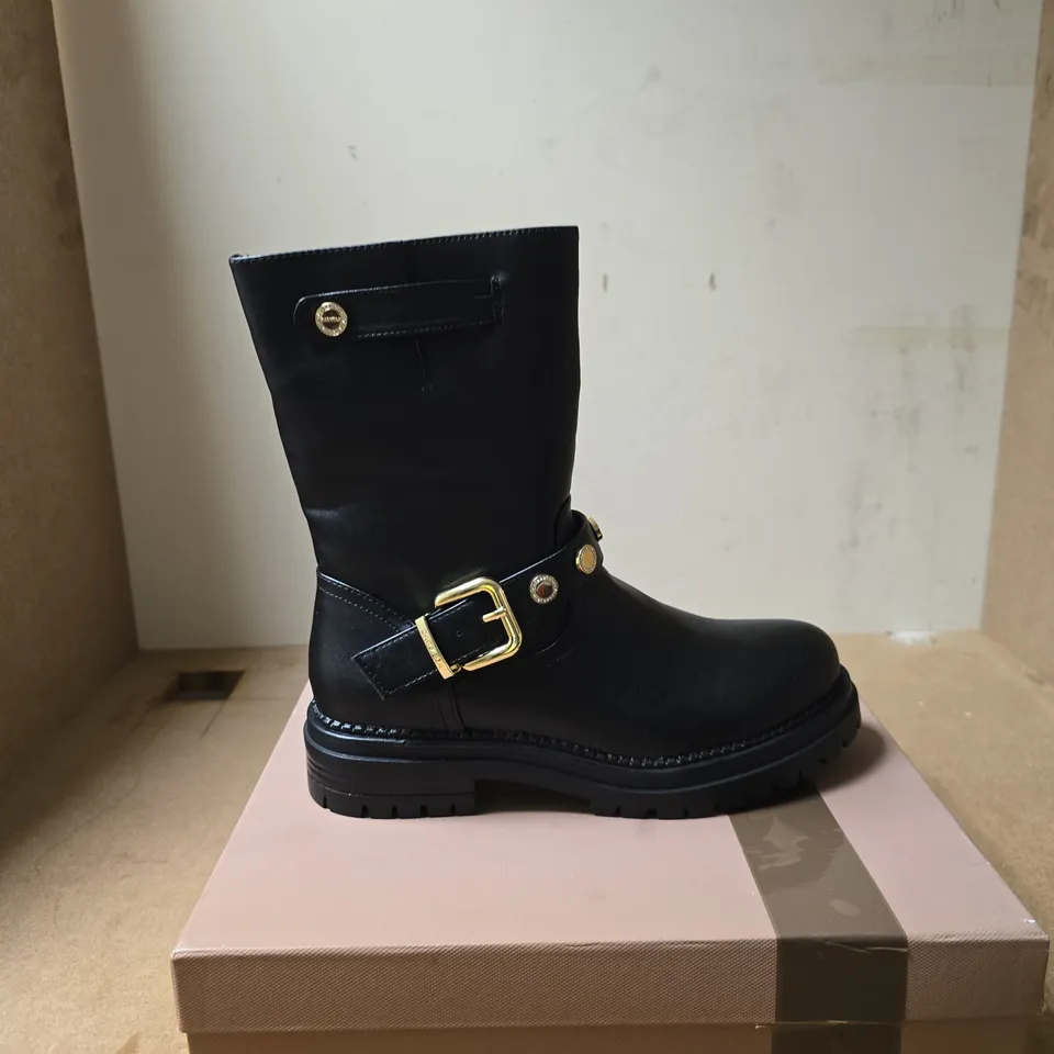 CARVELA WOMENS BLACK BOOTS SIZE EU 40 BOXED