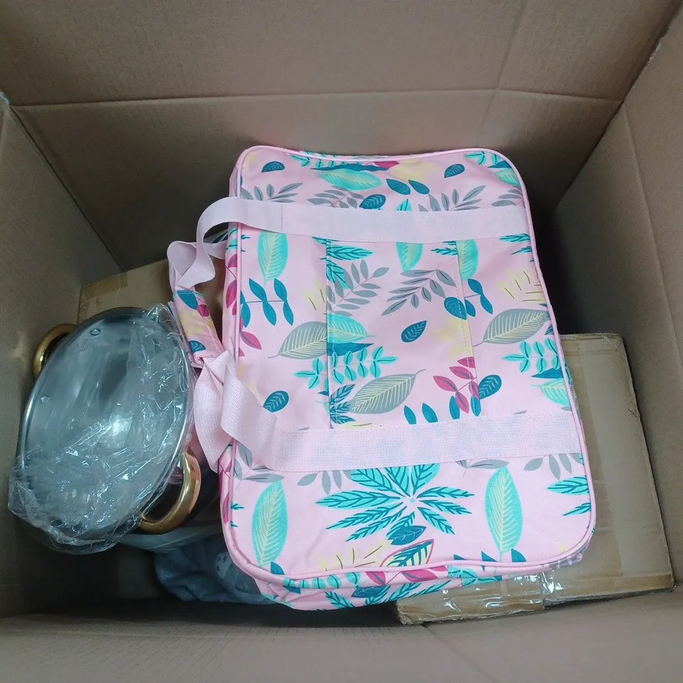 APPROXIMATELY 15 ASSORTED HOUSEHOLD ITEMS TO INCLUDE BUBBLEWRAP BAGS, SHOWER HOSE AND A LIGHT UP ROSE