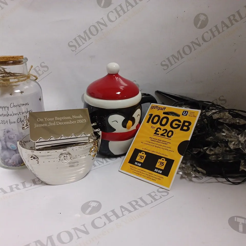 APPROXIMATELY 10 ASSORTED PRODUCTS TO INCLUDE GIFFGAFF £20 MONTHLY ROLLING PLAN VOUCHER, NOAH'S ARK MONEYBOX, LIDDED PENGUIN MUG, FLORAL GLASS JAR, SOLAR STRING LIGHTS