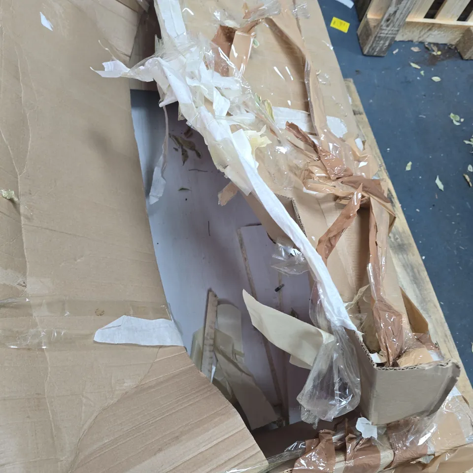 DECORATIVE EDGED MIRROR AND TOWER 11 LITRE DUAL-LAYER AIR FRYER – MIXED HOME ITEMS LOT , MIXED LOT OF APPROXIMATELY 5 BROKEN ITEMS SPARES AND REPAIRS INCLUDING A BROKEN MIRROR.