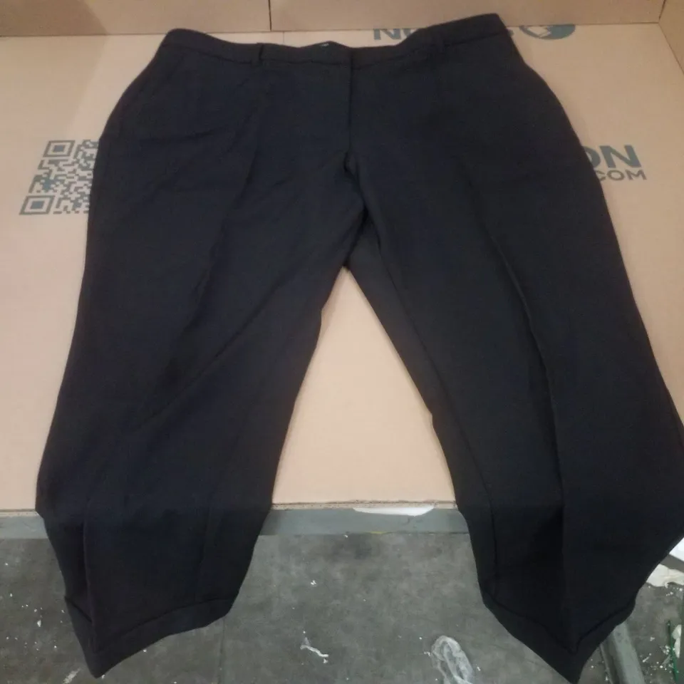 BOX CONTAINING APPROXIMATELY 20 BRAND NEW JD WILLIAMS BLACK TAPERED TROUSERS - 22R