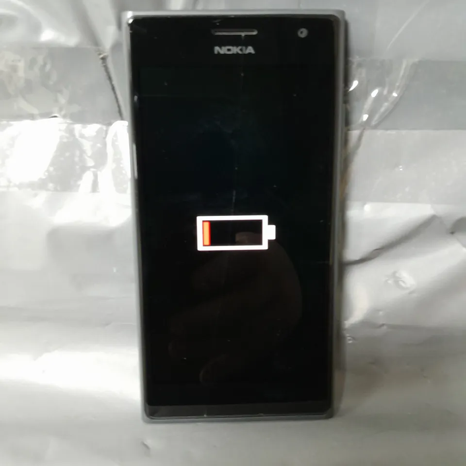 UNBOXED NOKIA LUMIA 735 02 BLACK 8GB