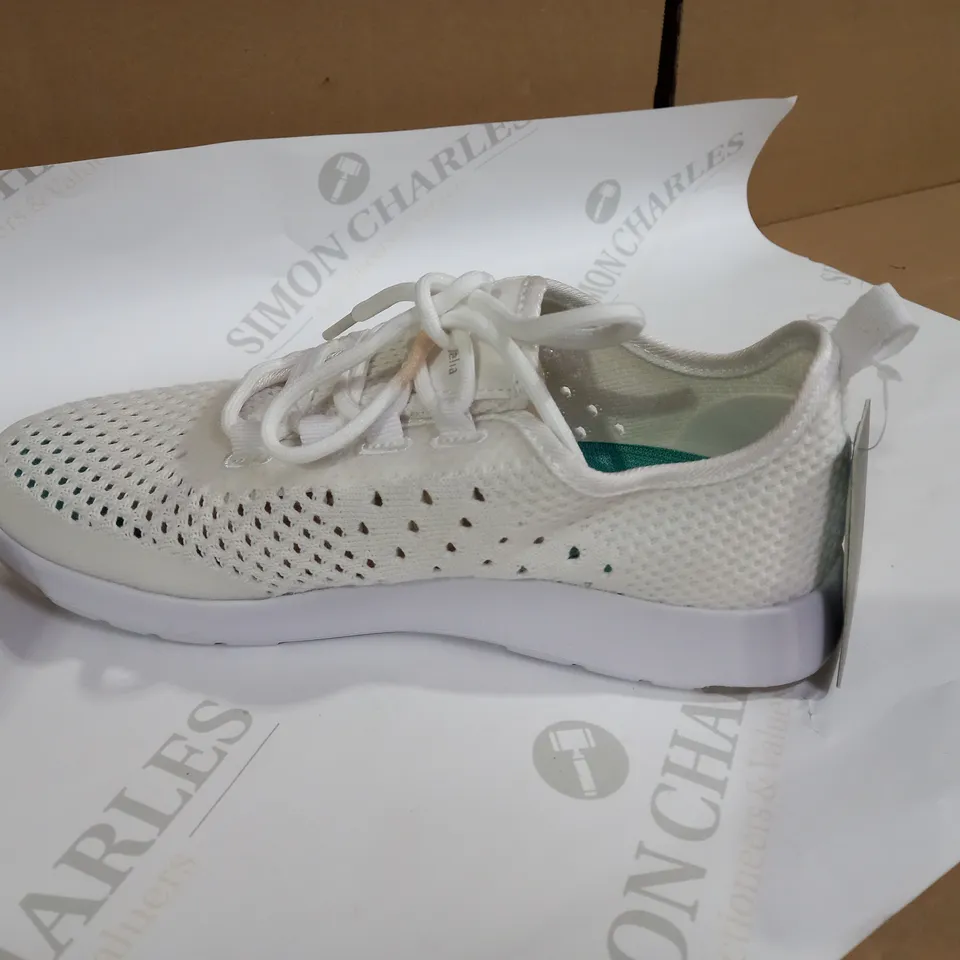 EMU AUSTRAILIA WHITE KNITTED COTTON TRAINERS - SIZE 
