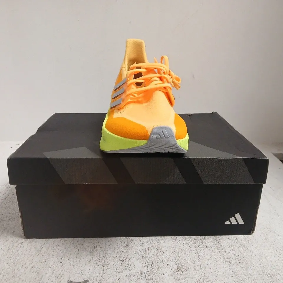 BOXED PAIR OF ADIDAS ULTRABOOST 5 TRAINERS IN ORANGE/MULTI SIZE UK 9