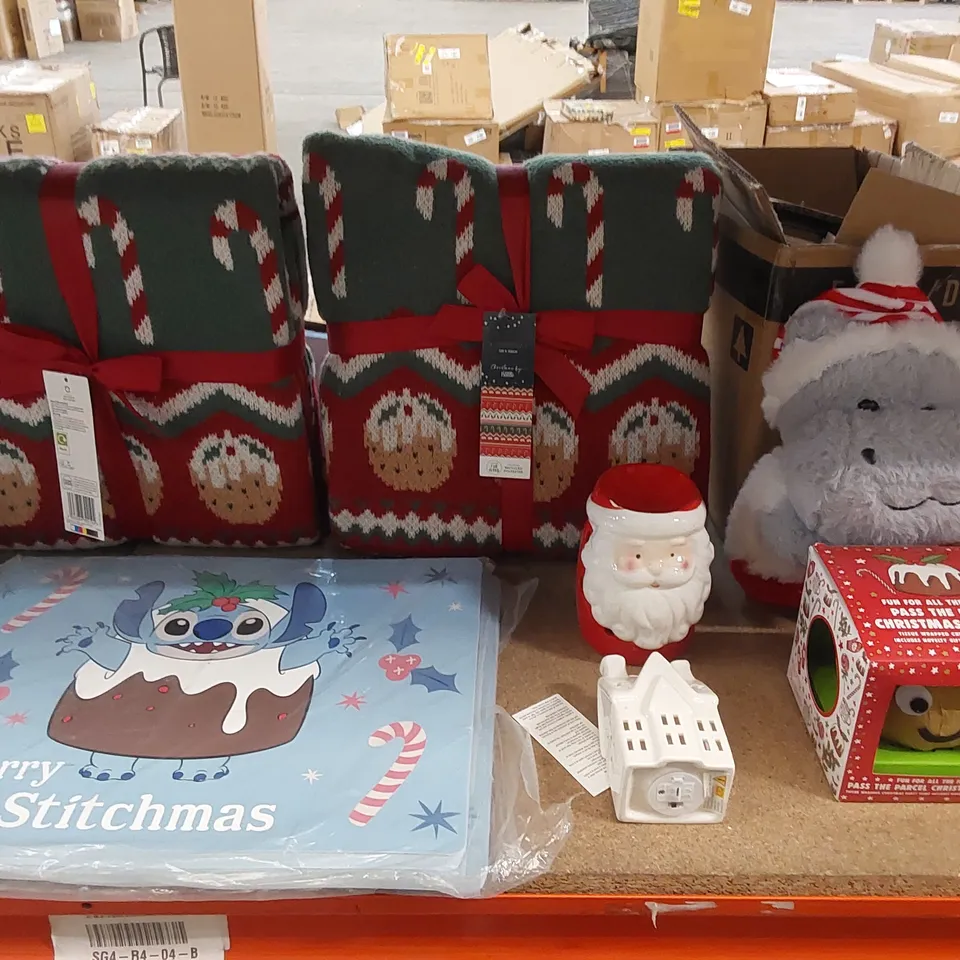 LARGE ASSORTMENT OF CHRISTMAS PRODUCTS TO INCLUDE; MUGS, CRACKERS, LIGHTS, BAUBLES ETC