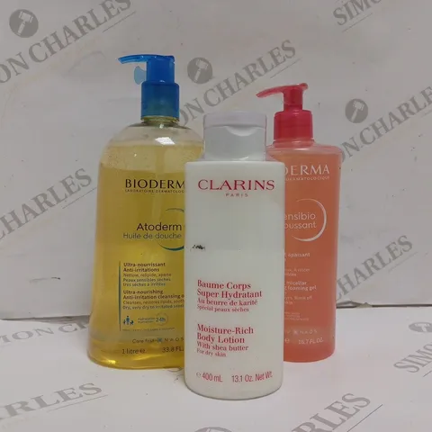 APPROXIMATELY 10 ASSORTED HEALTH AND BEAUTY PRODUCTS TO INCLUDE BIODERMA CLEANSING OIL, CLARINS BODY LOTION, BIODERMA CLEANSING FOAMING GEL