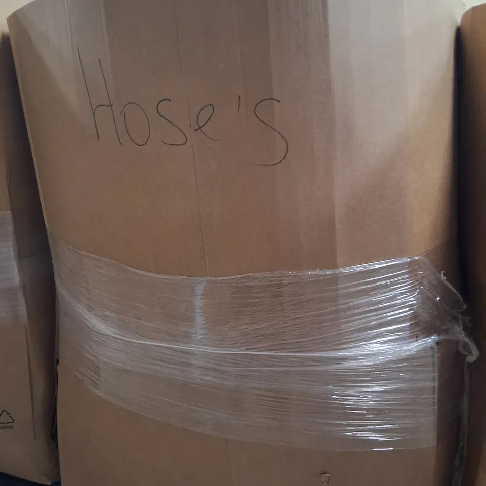 PALLET CONTAINING A LARGE QUANTITY OF HOSES ECT