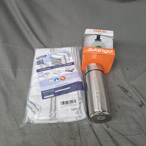 BOX OF APPROXIMATELY 10 ASSORTED HOUSEHOLD ITEMS TO INCLUDE - DISH CLOTHS - FLASK - LIGHT - ETC