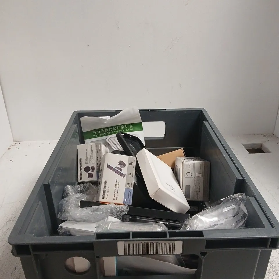 TOTE OF APPROXIMATELY 25 ASSORTED ITEMS TO INCLUDE BATTERY PACK, KEYCHAIN LIGHT, VACUUM SUCTION PHONE HOLDER, SMART BT RECEIVER AND TRANSMITTER ETC