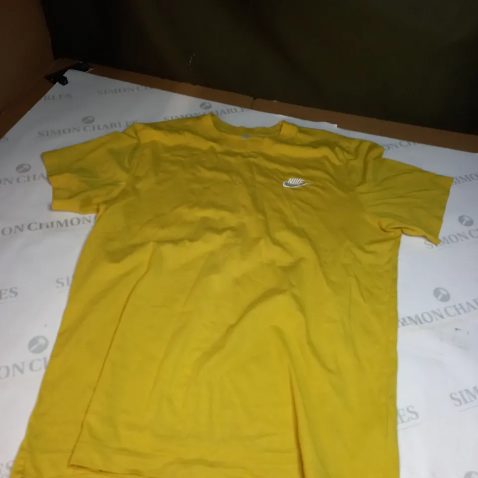 NIKE YELLOW TEE SIZE M 