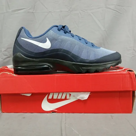BOXED PAIR OF NIKE AIR MAX SHOES IN BLUE SIZE UK 10