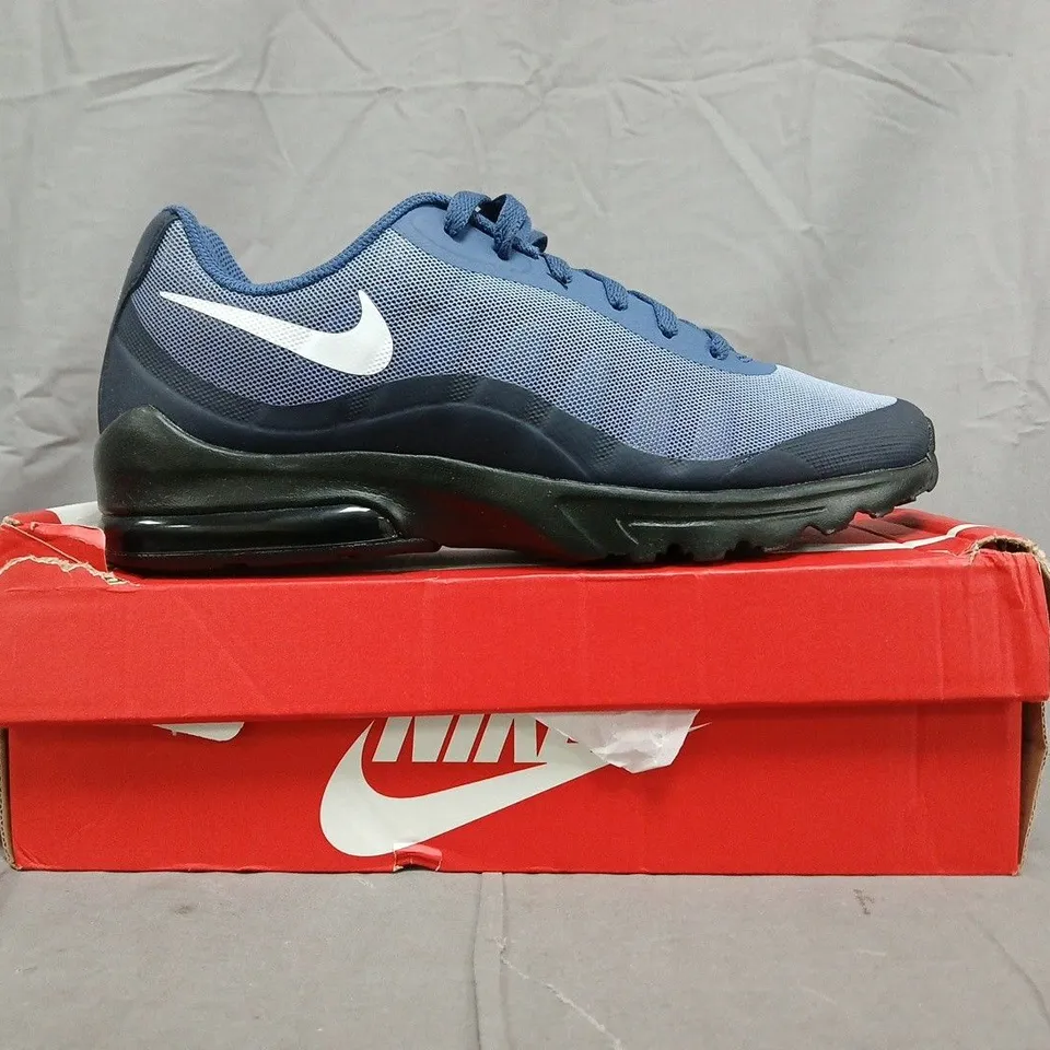BOXED PAIR OF NIKE AIR MAX SHOES IN BLUE SIZE UK 10