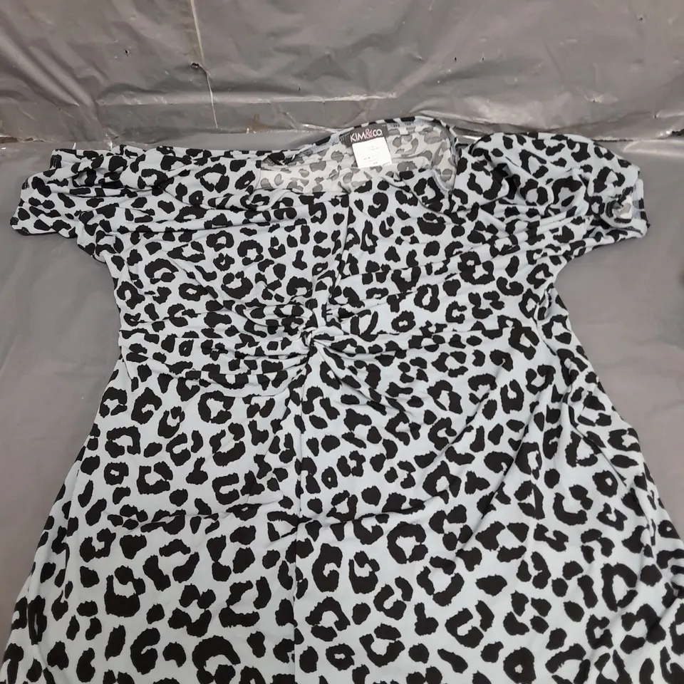 APPROXIMATELY 10 ASSORTED CLOTHING PRODUCTS IN VARIOUS DESIGNS & SIZES 