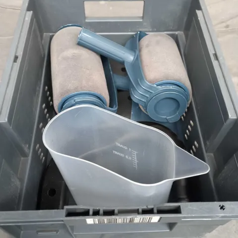 TOTE OF 5 ASSORTED HOUSEHOLD ITEMS TOO INCLUDE PAINT BRUSHES AND WEIGHTS 