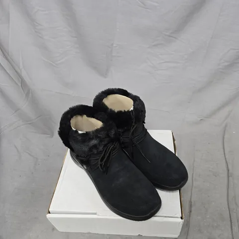 SKECHERS ON THE GO BOOTS – BLACK – UK SIZE 6