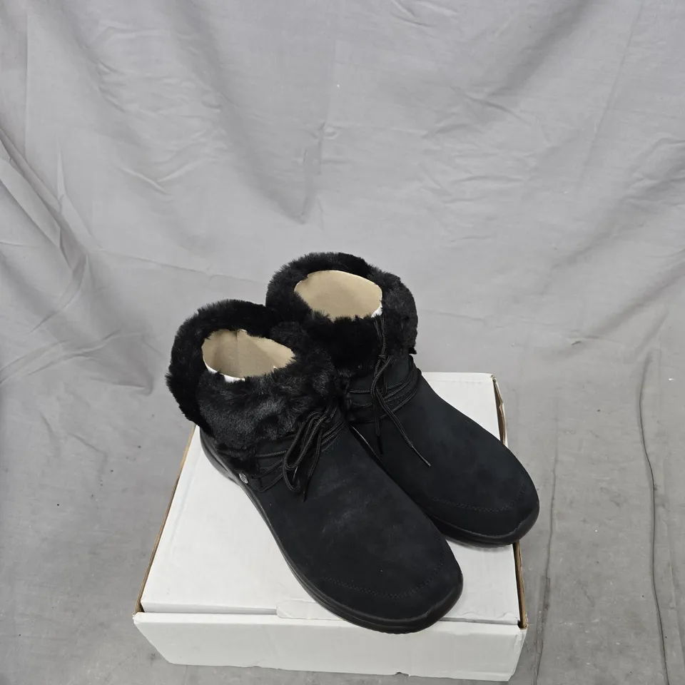 SKECHERS ON THE GO BOOTS – BLACK – UK SIZE 6