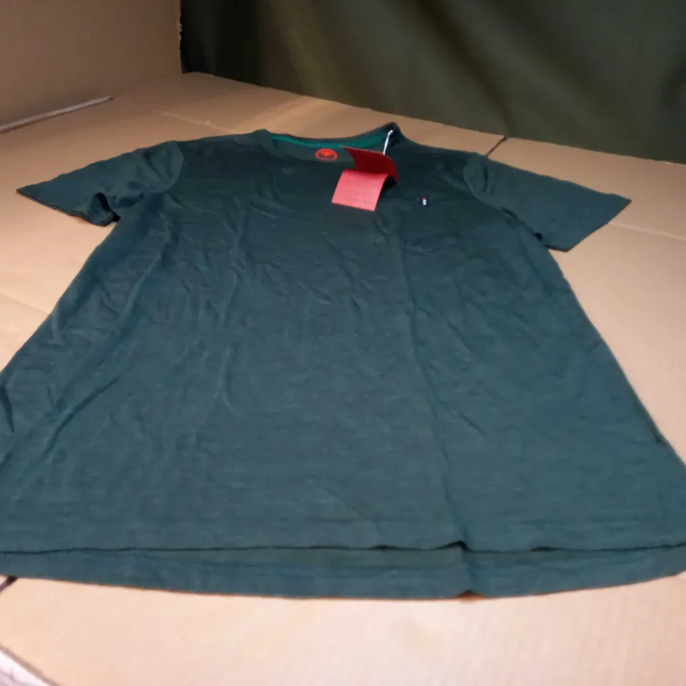 ISOBAA FOREST GREEN MENS MERINO POCKET TEE - LARGE