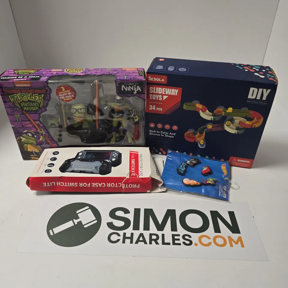 APPROXIMATELY 15 ASSORTED TOYS, GAMES, GIFTS AND NOVELTIES TO INCLUDE TMNT MAKING OF NINJA DONATELLO, SEDOLA SLIDEAWAY TOYS, SWITCH CASE, ETC - COLLECTION ONLY