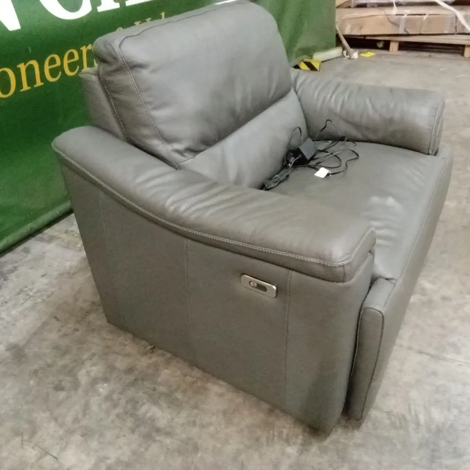 QUALITY DESIGNER ITALIAN MADE WIDE LEATHER POWER RECLINER SNUGGLE CHAIR