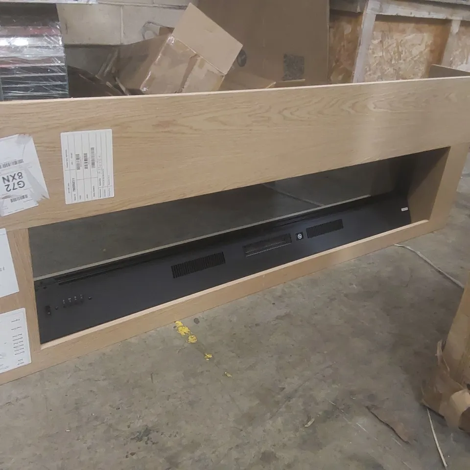 WALL-MOUNTED ELECTRIC FIRE WITH OAK SURROUND - 70 INCH - AMBERGLO