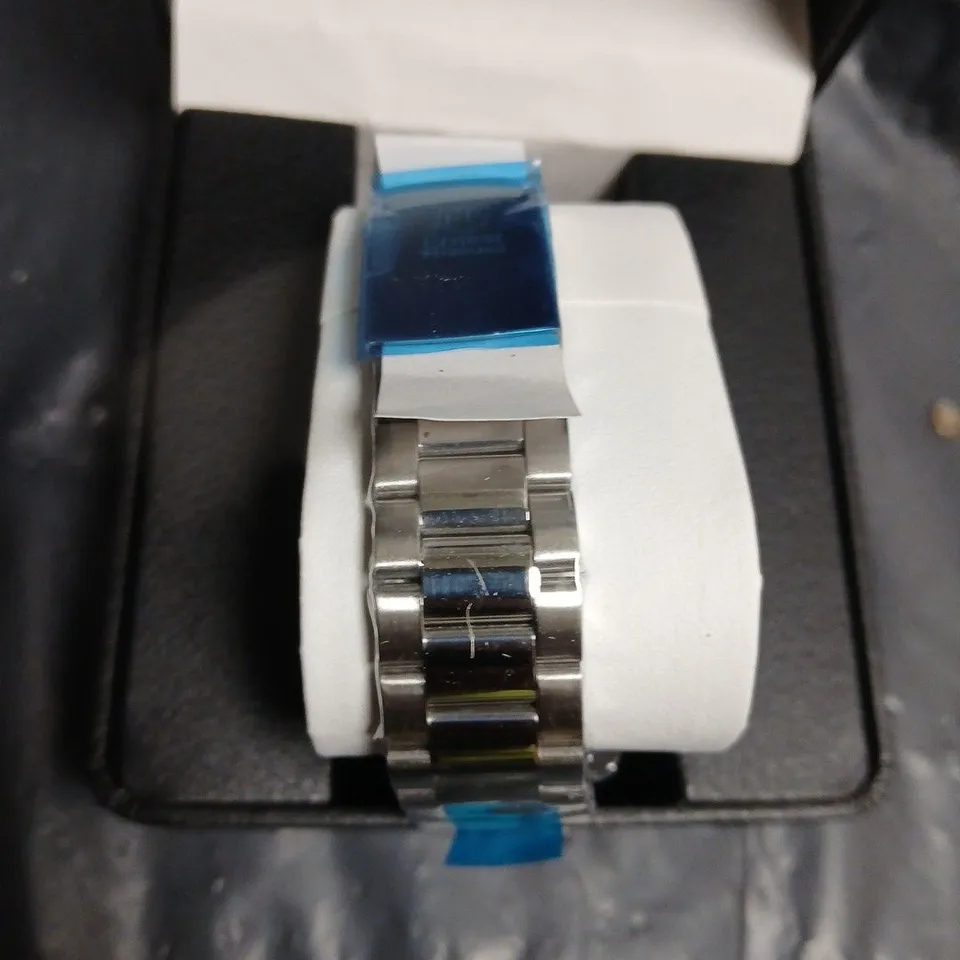 ERNEST FERDINAND STAINLESS STEEL WRISTWATCH – GREEN WORLD-TIME DIAL
