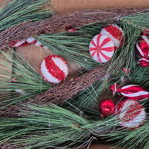 BOXED CANDY CANE 6FT CHRISTMAS GARLAND