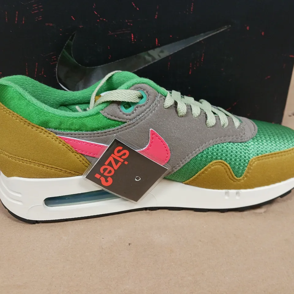 BOXED PAIR OF NIKE AIR MAX 1 86 PRM TRAINERS IN GREEN/EMBER GLOW - UK 7