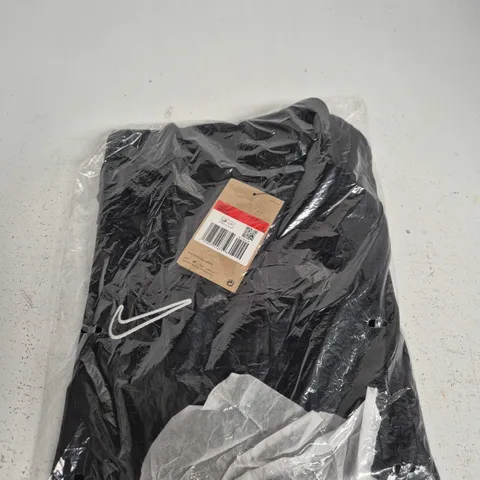 NIKE BLACK WINDBREAKER JACKET – LARGE