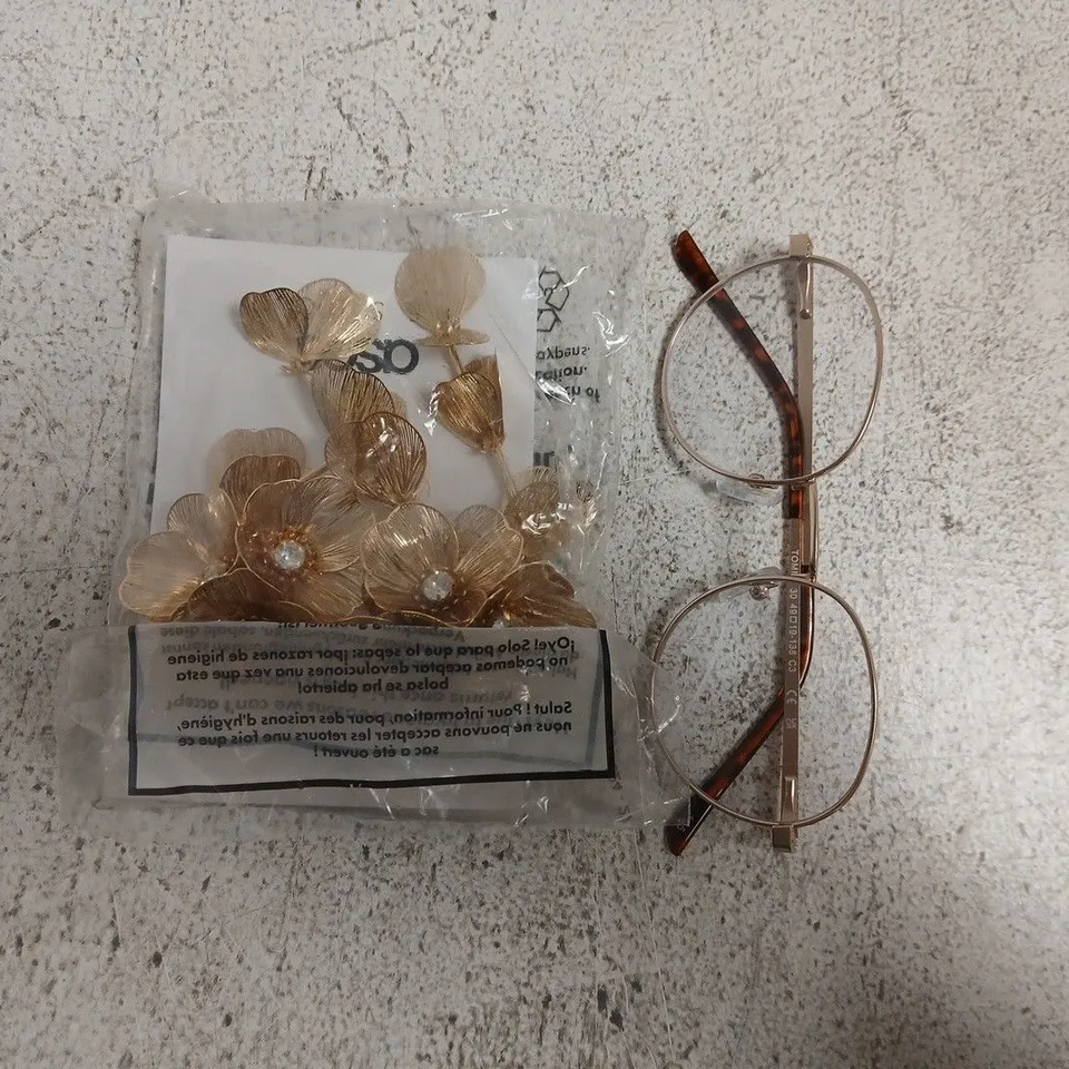 APPROXIMATELY 10 ASSORTED JEWELLERY AND EYEWEAR ITEMS IN VARIOUS STYLES AND SIZES - COLLECTION ONLY