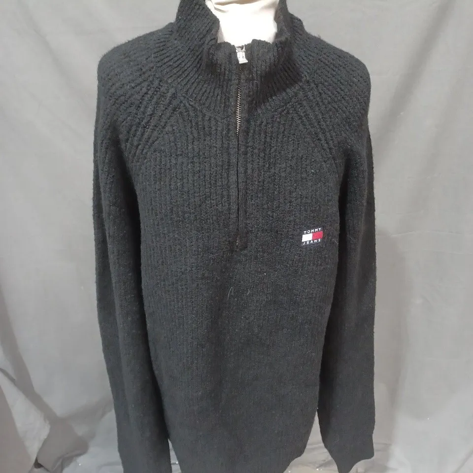 TOMMY JEANS HALF ZIP JUMPER IN BLACK SIZE M