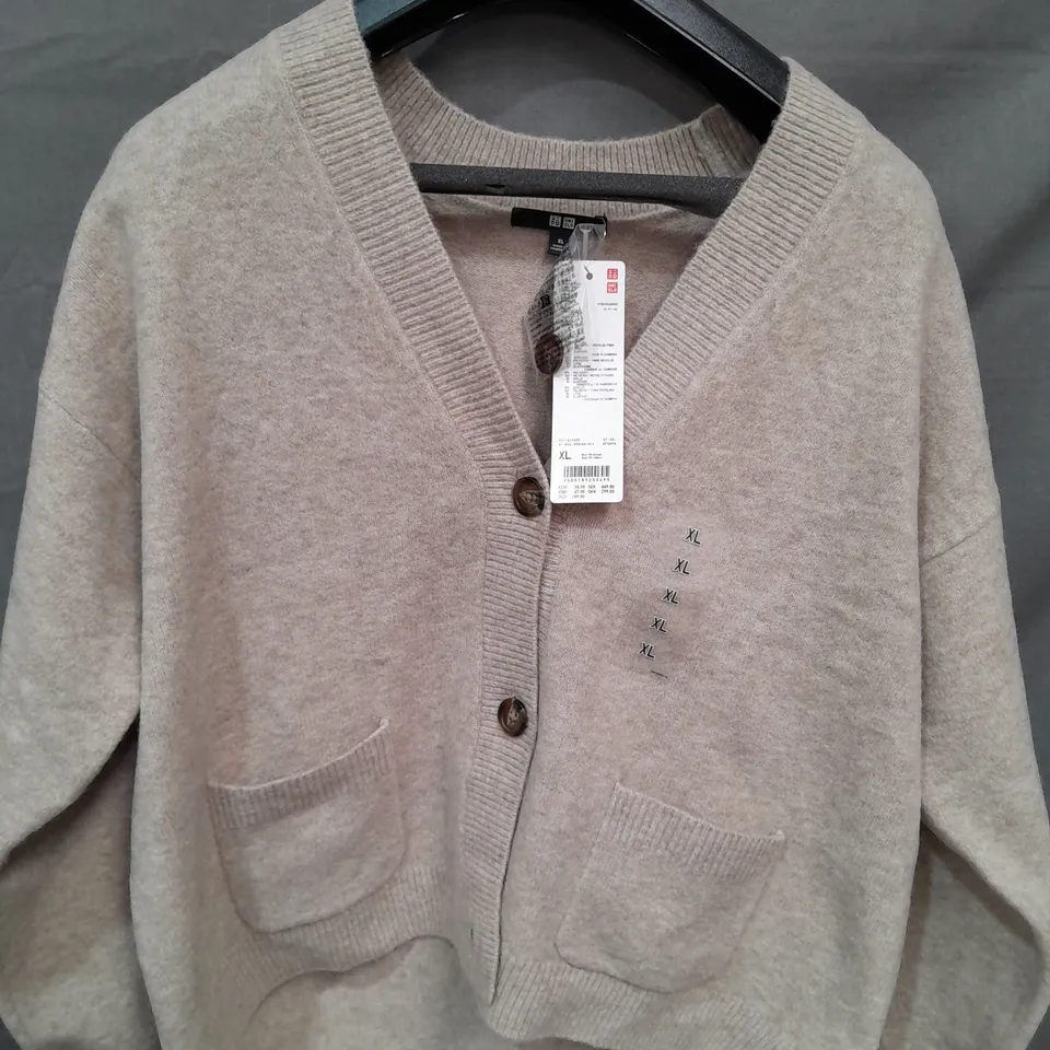 UNIQLO WOMENS SOUFFLE YARN V NECK SHORT CARDIGAN IN BEIGE - XL