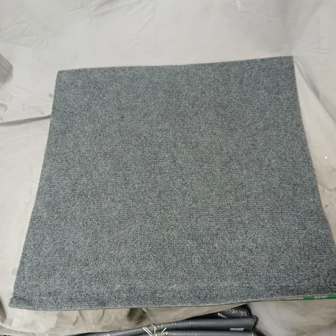 4 X GREY SPECKLED CARPET TILE – 50X50CM. APPROXIMATELY 4 TILES PER PACK