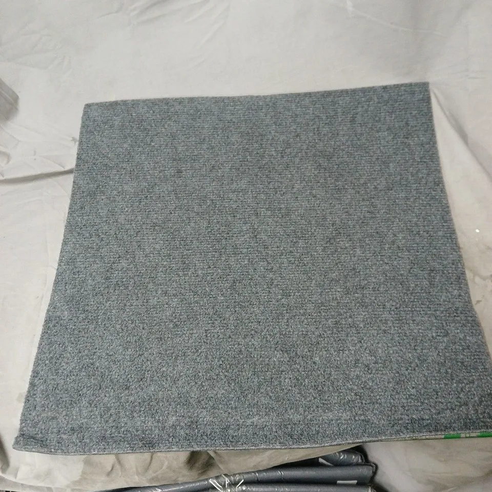 4 X GREY SPECKLED CARPET TILE – 50X50CM. APPROXIMATELY 4 TILES PER PACK