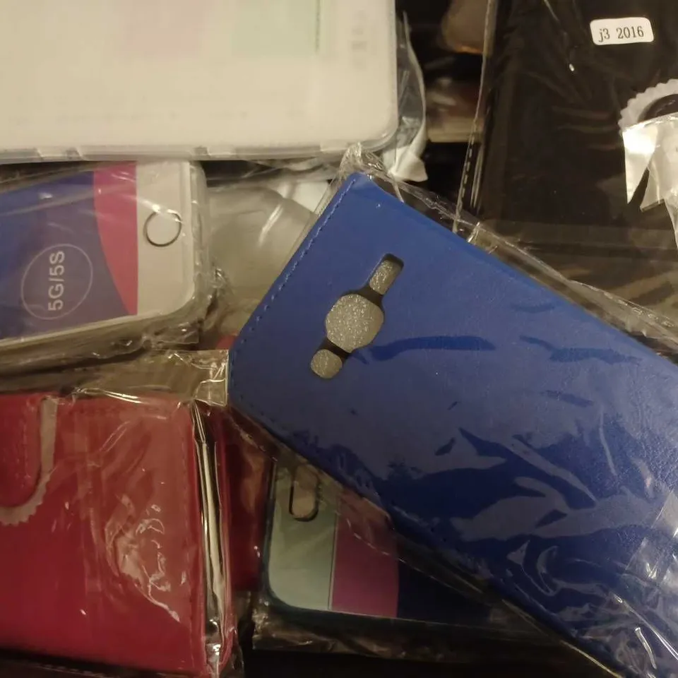 BOX OF APPROXIMATELY 15 ASSORTED ITEMS TO INCLUDE - PHONE CASES , TEMPERED GLASS . DATA CABLE SET ETC