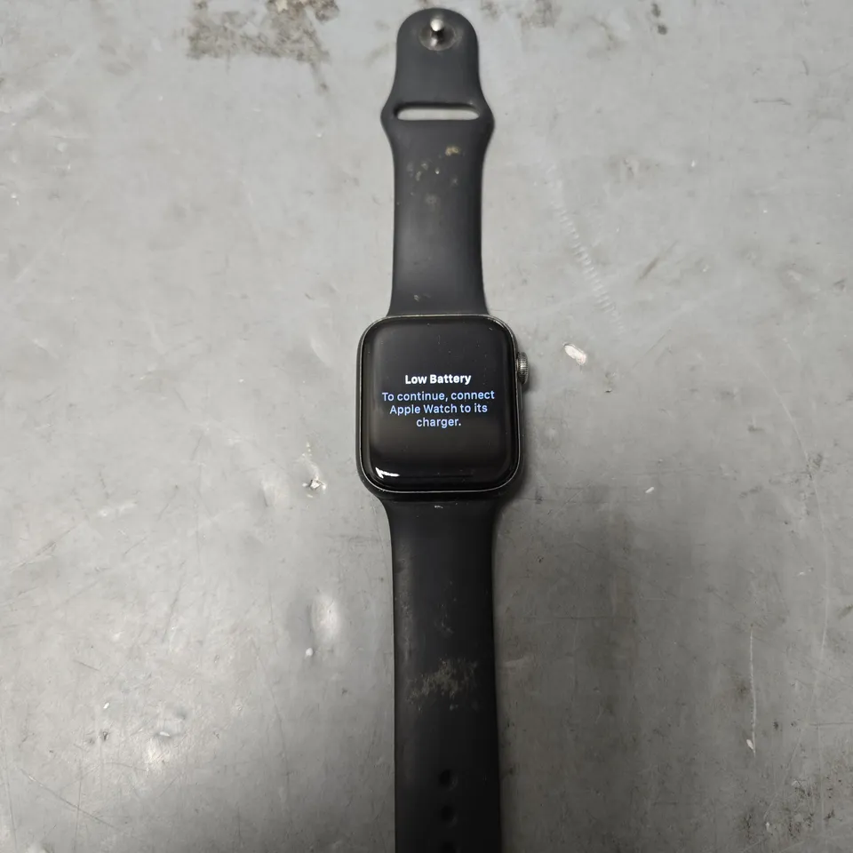 APPLE WATCH SERIES 4 